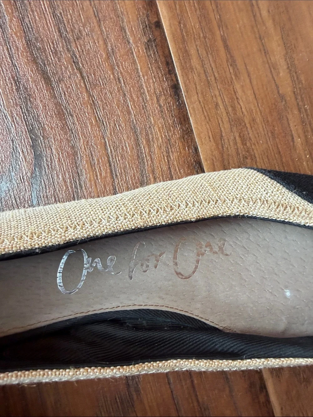 Toms Two-Tone Tan and Black Ballet Flats - Size 9
